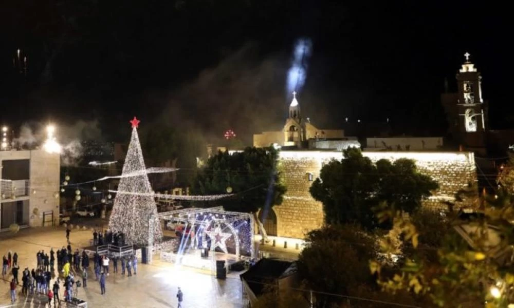 Παλαιστίνη: Φωταγωγήθηκε στην Βηθλεέμ το χριστουγεννιάτικο δέντρο